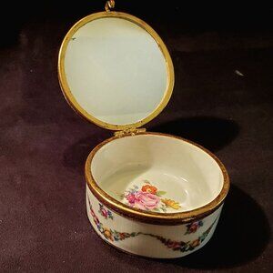 Antique Compact for face powder or jewelry